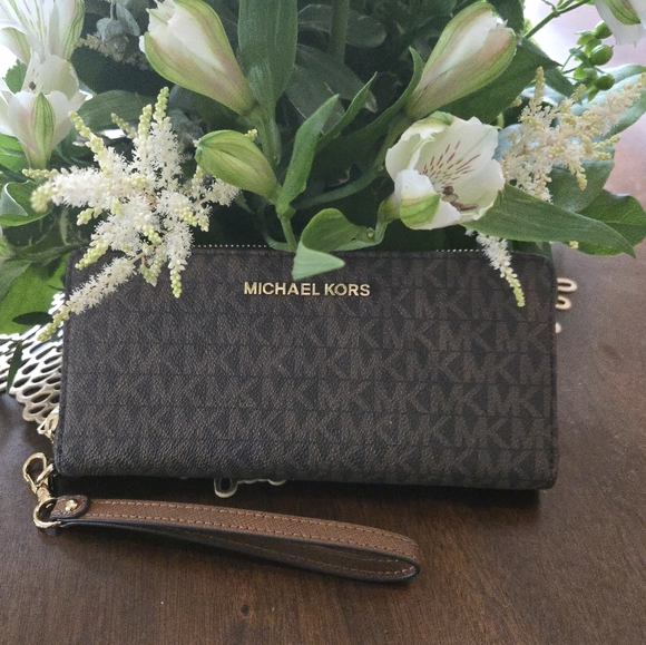 NWT Michael Kors Jet Set Travel Large Travel Continental Wristlet Wallet Brown - Picture 1 of 8